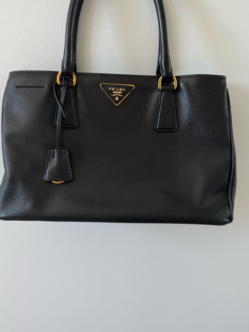Prada Saffiano Lux One-Zip Tote. model: BN1874 – Black